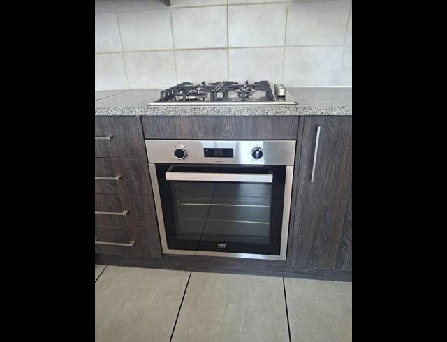 2 BEDROOM PROPERTY TO RENT IN VICTORY PARK